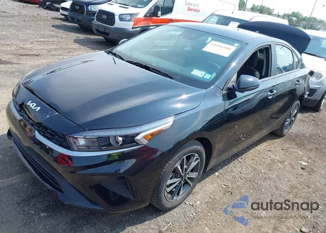 2024 Kia Forte Lxs z USA, uszkodzony, nr VIN 3KPF24AD6RE820763